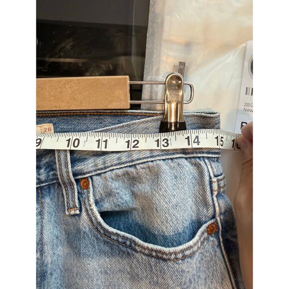 Levi's Premium Denim Wedgie Jeans Button-Fly Size 28 Light Wash Fray Hem - Picture 5 of 9